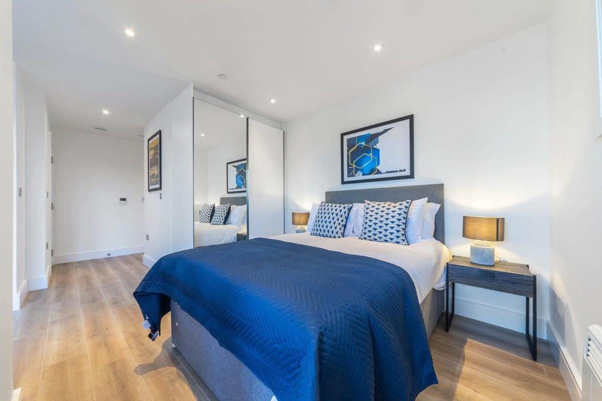 Modern Studio Apartment In 东格林斯特德 外观 照片