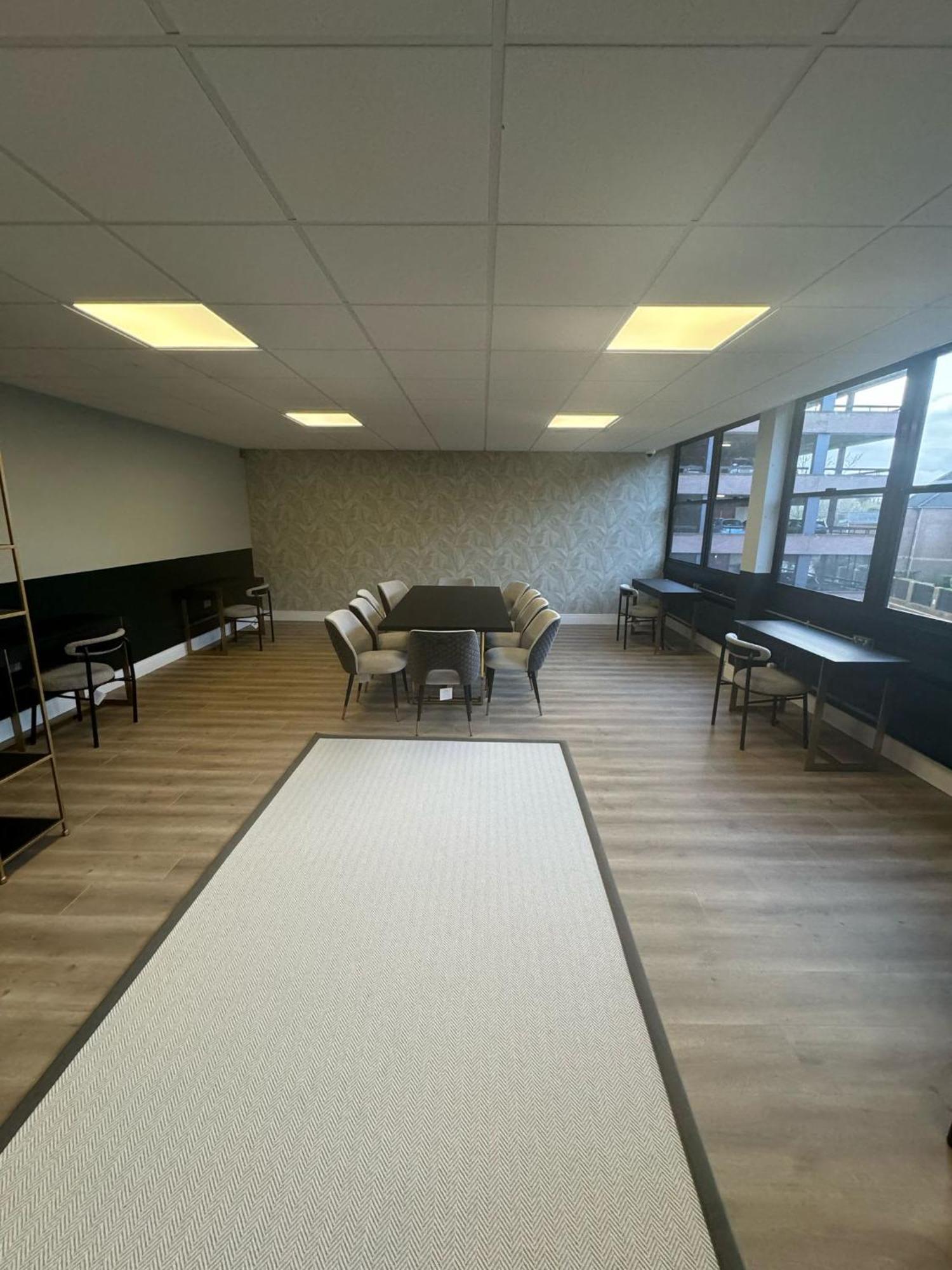 Modern Studio Apartment In 东格林斯特德 外观 照片