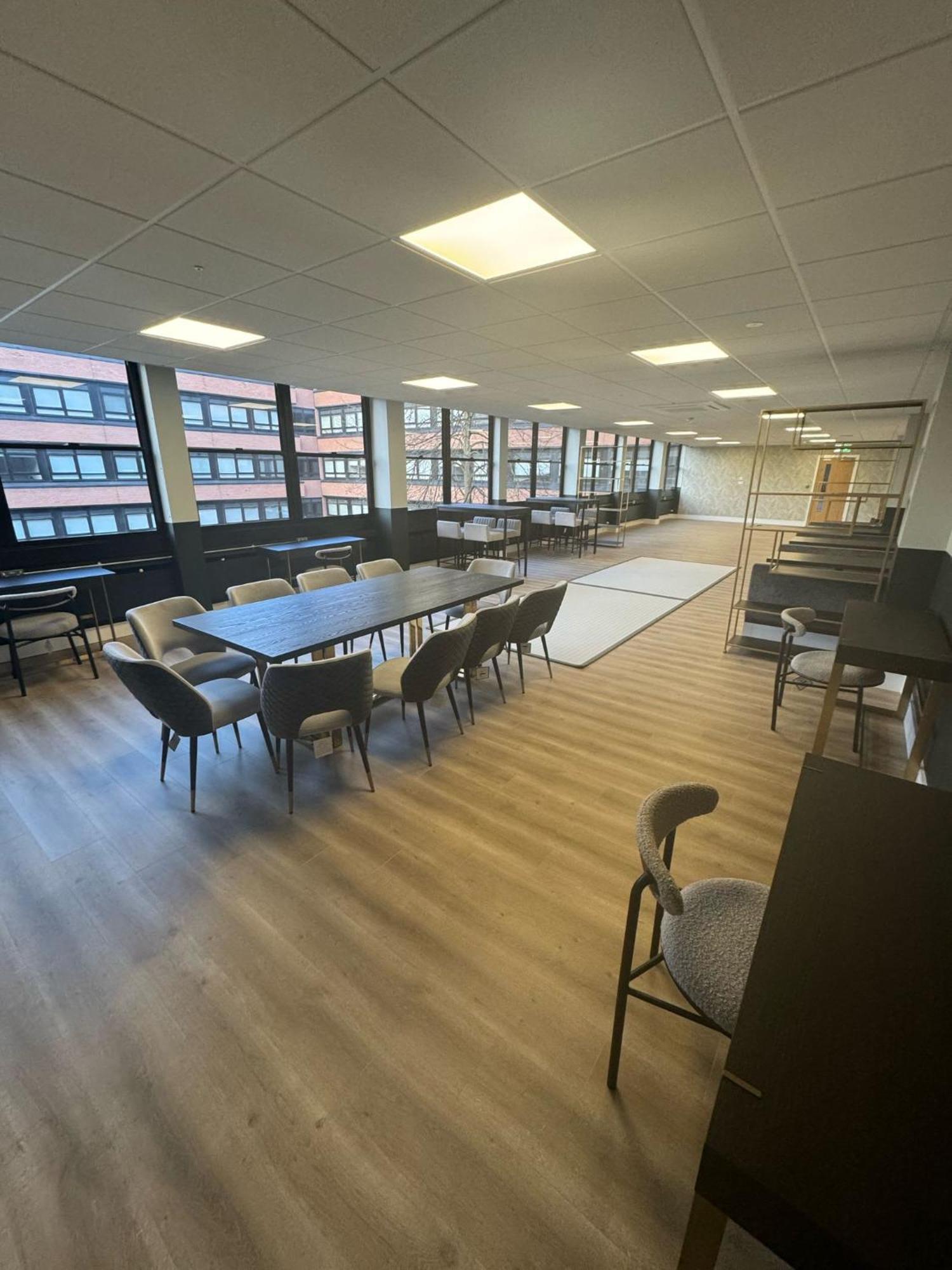 Modern Studio Apartment In 东格林斯特德 外观 照片